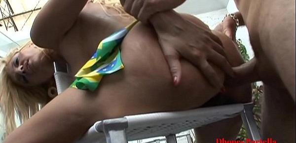  Cameron Brasil Loira Devassa  faz festinha na sua piscina com muito sexo Anal e sem camisinha
